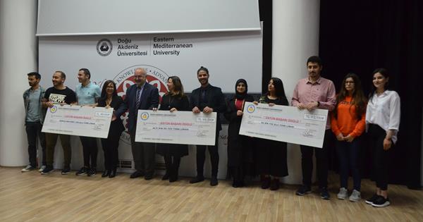 DAÜ’den Başarılı Öğrencilerine Nakdi Çek Ödülü
